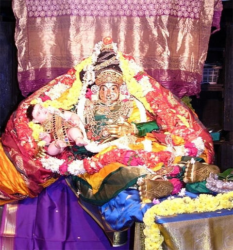 ಜಗತ್ಪ್ರಸೂತಿಕಾ ಅಲಂಕಾರದಲ್ಲಿ ವಿರಾಜಮಾನಳಾದ ಶೃಂಗೇರಿ ಶಾರದೆ.