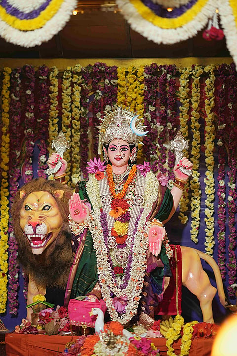 ಬಾಳೆಹೊನ್ನೂರಿನ ಮಾರ್ಕಾಂಡೇಶ್ವರ ದೇವಸ್ಥಾನದ ಆವರಣದಲ್ಲಿ ನವರಾತ್ರಿ ಅಂಗವಾಗಿ ಪ್ರತಿಷ್ಠಾಪಿಸಿರುವ ಶ್ರೀ ದುರ್ಗಾದೇವಿ ವಿಗ್ರಹ.