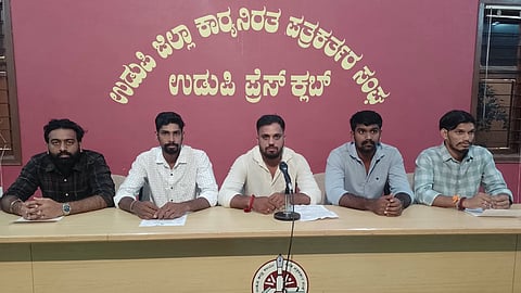 ಉಡುಪಿಯ ಪತ್ರಿಕಾ ಭವನದಲ್ಲಿ ನಡೆದ ಸುದ್ದಿಗೋಷ್ಠಿಯಲ್ಲಿ ಪ್ರದೀಪ ಶೆಟ್ಟಿ ಮಾತನಾಡಿದರು. ಅಶ್ವತ್ಥ ದೇವಾಡಿಗ ಕಡಿಯಾಳಿ, ಶ್ರೇಯಸ್ ದೇವಾಡಿಗ ಕಡಿಯಾಳಿ,ವಿಘ್ನೇಶ ಪ್ರಭು, ವಿವೇಕ ಕಾಮತ ಉಪಸ್ಥಿತರಿದ್ದರು.