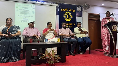 ಉಡುಪಿ ಅಜ್ಜರಕಾಡು ಕಾಲೇಜ್ನಲ್ಲಿ ಆಯೋಜಿಸಿದ್ದ 'ವಿಶ್ವ ಮಾನಸಿಕ ಆರೋಗ್ಯ ದಿನ' ಕಾರ್ಯಕ್ರಮದಲ್ಲಿ ಡಾ. ಫ್ಲಾವಿಯಾ ಶಾರ್ಲೆಟ್ ನೊರೊನ್ಹಾ ಮಾತನಾಡಿದರು. ಪ್ರತಿಭಾ ಲಿಡಿಯಾ ಬ್ರಾಗ್ಸ್, ಪ್ರೊ.ನಿಕೇತನಾ, ಎಡ್ವರ್ಡ್ ಲೋಬೊ, ಡಾ. ಅಬ್ದುಲ್ ರಜಾಕ್ ಇದ್ದರು.