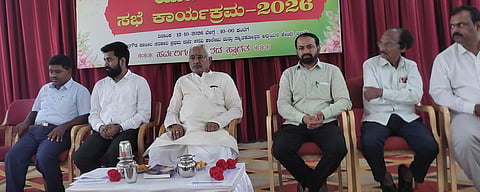ಬೀಳಗಿ ಪಟ್ಟಣದ ರುದ್ರಗೌಡ ಪಾಟೀಲ ಸರ್ಕಾರಿ ಪ್ರಥಮ ಪದವಿ ಪೂರ್ವ ಕಾಲೇಜಿನ ಸಭಾ ಭವನದಲ್ಲಿ ನಡೆದ ತಾಲೂಕು ಆಡಳಿತ, ಸಮಾಜ ಕಲ್ಯಾಣ ಮತ್ತು ಶಿಕ್ಷಣ ಇಲಾಖೆಯ ಸಂಯುಕ್ತಾಶ್ರಯದಲ್ಲಿ ಯುವ ಸಂಸತ್ತು ಕಾರ್ಯಕ್ರಮ ಜರುಗಿತು. ಶಾಸಕ ಜೆ.ಟಿ.ಪಾಟೀಲ, ತಹಸೀಲ್ದಾರ್ ವಿನೋದ ಹತ್ತಳ್ಳಿ, ತಾಪಂ ಇಒ ಶ್ರೀನಿವಾಸ ಪಾಟೀಲ, ಬಿಇಒ ಆರ್.ಎಸ್. ಆದಾಪೂರ ಇತರರಿದ್ದರು.