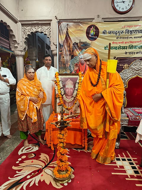 Jagadguru Dr. Chandrashekhara Shivacharya Bhagavatpada performed special prayers on the occasion of the 37th Punyaradhana (memorial observance) of the late Vishweshwara Jagadguru of Kashi Peetha.