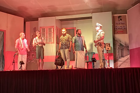 ಬಾಳೆಹೊನ್ನೂರಿನ ದುರ್ಗಾದೇವಿ ನವರಾತ್ರಿ ಪೂಜಾ ಸಮಿತಿ ಆಯೋಜಿಸಿದ್ದ ಶರನ್ನವರಾತ್ರಿ ಕಾರ್ಯಕ್ರಮದಲ್ಲಿ ಪುತ್ತೂರಿನ ಸಂಸಾರ ಕಲಾವಿದರ ತಂಡದಿಂದ ನಂಬಿಕೆದಾಯೆ ಎಂಬ ಹಾಸ್ಯಮಯ, ಸಾಮಾಜಿಕ ತುಳು ನಾಟಕ ನಡೆಯಿತು.