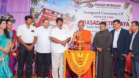 ಉತ್ತರ ಕನ್ನಡ ಜಿಲ್ಲೆಯ ಭಟ್ಕಳದಲ್ಲಿ ಉಡುಪಿಯ ಪ್ರಸಾದ ನೇತ್ರಾಲಯದ ಶಾಖೆಯನ್ನು ವಿಶ್ವಪ್ರಸನ್ನ ಶ್ರೀ ಉದ್ಘಾಟಿಸಿದರು. ಮಂಕಾಳ ವೈದ್ಯ, ಡಾ. ಕೃಷ್ಣ ಪ್ರಸಾದ ಕೂಡ್ಲು, ಪ್ರಶಾಂತ್ ವಿಲ್ಸನ್ ಫೆರ್ನಾಂಡಿಸ್, ಇನಾಯತುಲ್ಲಾ ಶಾಬಂದ್ರಿ, ಡಾ. ವಿಶ್ವನಾಥ ನಾಯಕ, ಡಾ. ವಿನೀತಾ ನಾಯಕ, ರಶ್ಮಿ ಕೃಷ್ಣ ಪ್ರಸಾದ, ಅಣ್ಣಪ್ಪ ಎಂ. ನಾಯ್ಕ ಇದ್ದರು.