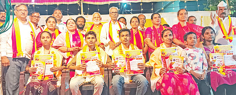 ಭಾಲ್ಕಿ ಪಟ್ಟಣದ ದೇವಿನಗರ ಭವಾನಿ ಮಂದಿರದಲ್ಲಿ ಕಸಾಪದಿಂದ ಆಯೋಜಿಸಿದ್ದ ಪ್ರತಿಭಾ ಪುರಸ್ಕಾರ ಕಾರ್ಯಕ್ರಮದಲ್ಲಿ ಎಸ್ಸೆಸ್ಸೆಲ್ಸಿ ಮತ್ತು ಪಿಯುಸಿಯಲ್ಲಿ ಕನ್ನಡದಲ್ಲಿ ಪ್ರತಿಶತ ಅಂಕ ಪಡೆದ ವಿದ್ಯಾರ್ಥಿಗಳಿಗೆ ಪ್ರತಿಭಾ ಪುರಸ್ಕಾರ ನೀಡಿ ಸನ್ಮಾನಿಸಲಾಯಿತು. ಕಸಾಪ ತಾಲೂಕು ಅಧ್ಯಕ್ಷ ನಾಗಭೂಷಣ ಮಾಮಡಿ, ರೇಖಾ ಮಹಾಜನ, ಸೋಮನಾಥಪ್ಪ ಅಸ್ಟೂರೆ, ಶಿವಾನಂದ ಗುಂದಗೆ, ಗಣಪತಿ ಭೂರೆ, ದಿಲೀಪ ಢವಳೆ ಇತರರಿದ್ದರು.