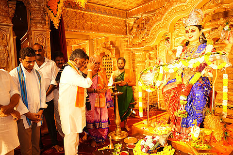 ಉಚ್ಚಿಲ ದಸಾರದಲ್ಲಿ ಸಿಎಂ ಡಿ.ಕೆ.ಶಿವಕುಮಾರ್ ಶಾರದಾ ಮಾತೆಯ ದರ್ಶನ ಪಡೆದರು.