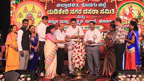 ಜನಮನ ರಂಜಿಸಿದ ದಸರಾ ಕವಿಗೋಷ್ಠಿ
