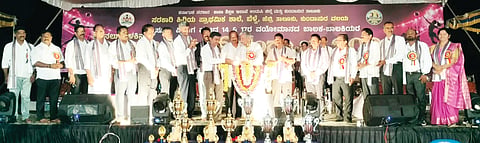 ಹೊನಲು ಬೆಳಕಿನ ವಾಲಿಬಾಲ್ ಪಂದ್ಯಾಟವನ್ನು ಧನಂಜಯ ಶೆಟ್ಟಿ ಉದ್ಘಾಟಿಸಿದರು. ಪ್ರಮುಖರಾದ ಎ.ಕಿರಣ್ಕುಮಾರ್ ಕೊಡ್ಗಿ, ಬಿ.ಗಣೇಶ ಕಿಣಿ ಬೆಳ್ವೆ, ಬಿ.ಸತೀಶ್ ಕಿಣಿ ಬೆಳ್ವೆ, ವಿಲಾಸ್ ಹೆಗ್ಡೆ, ಎಚ್.ಸುರೇಶ ಶೆಟ್ಟಿ ಬೆಳ್ವೆ, ಎಸ್.ಚಂದ್ರಶೇಖರ ಶೆಟ್ಟಿ ಸುರ್ಗೋಳಿ, ಲೋಕೇಶ್ ಸಿ., ಡಾ.ಅಶೋಕ ಕಾಮತ್ ಉಪಸ್ಥಿತರಿದ್ದರು.