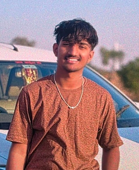 ಆತ್ಮಹತ್ಯೆ ಮಾಡಿಕೊಂಡ ಮುಕೇಶ ಚೌದರಿ