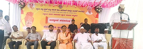 ಶಹಾಬಾದ್ನಲ್ಲಿ ಹಮ್ಮಿಕೊಂಡಿದ್ದ ಸಿದ್ಧಸಿರಿ ಭವನ ಉದ್ಘಾಟನೆ ಸಮಾರಂಭದಲ್ಲಿ ಉತ್ತಮ ಗ್ರಾಹಕರನ್ನು ಸತ್ಕರಿಸಲಾಯಿತು. ಶ್ರೀ ಅಭಿನವ ಸಿದ್ಧಲಿಂಗ ಶಿವಾಚಾರ್ಯ, ಬಸನಗೌಡ ಪಾಟೀಲ್ ಯತ್ನಾಳ, ರಾಮನಗೌಡ ಪಾಟೀಲ್, ನರೇಂದ್ರ ವರ್ಮಾ, ಅಣವೀರ ಇಂಗಿನಶೆಟ್ಟಿ ಇತರರಿದ್ದರು.