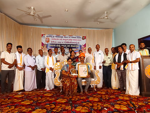 ಶಿರೂರು ಕರಾವಳಿ ಯುವಶಕ್ತಿ ಶ್ರೀ ಗಣೇಶೋತ್ಸವ ಸಮಾರಂಭದಲ್ಲಿ ಸಿ.ಎನ್.ಬಿಲ್ಲವ ಅವರನ್ನು ಸನ್ಮಾನಿಸಲಾಯಿತು. ಪ್ರಮುಖರಾದ ಯಶವಂತ್ ಬಿಲ್ಲವ, ಚಿಕ್ಕು ಪೂಜಾರಿ, ಚಂದ್ರ ಮೊಗೇರ್, ಮಾಚ ಬಿಲ್ಲವ ಮಂಗಳುಮನೆ, ಗಿರಿಜಾ ಐ.ಮೊಗೇರ್, ಮಾಧವ ಬಿಲ್ಲವ ಕಾಳನಮನೆ, ವಾಸು ಬಿಲ್ಲವ ತೆಂಕಮನೆ ಉಪಸ್ಥಿತರಿದ್ದರು.