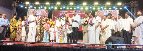 ಉಚ್ಚಿಲ ದಸರಾ ಅಂಗವಾಗಿ ಮಹಾಲಕ್ಷ್ಮೀ ಕೋ-ಆಪರೇಟಿವ್ ಬ್ಯಾಂಕ್ ಪ್ರಾಯೋಜಕತ್ವದಲ್ಲಿ ಆಯೋಜಿಸಲಾಗಿದ್ದ ಪಿಲಿನಲಿಕೆ ಸ್ಪರ್ಧೆಯನ್ನು ನಾಡೋಜ ಜಿ.ಶಂಕರ್ ಉದ್ಘಾಟಿಸಿದರು. ಪ್ರಮುಖರಾದ ಯಶ್ಪಾಲ್ ಸುವರ್ಣ, ಗುರ್ಮೆ ಸುರೇಶ್ ಶೆಟ್ಟಿ, ಜಯ ಸಿ.ಕೋಟ್ಯಾನ್ ಮತ್ತಿತರರಿದ್ದರು.