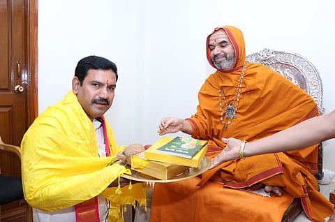 Sri Raghaveshwara Bharati Swamiji blessed B. Y. Vijayendra, who arrived for the Navaratri Namasya programme at Ramachandrapura Matha.