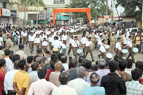 ಬಾಗಲಕೋಟೆ ವಿದ್ಯಾಗಿರಿಯಲ್ಲಿ ಭಾನುವಾರ ಸಂಜೆ ಆರ್ಎಸ್ಎಸ್ ಬಾಲಕರ ಪಥಸಂಚಲನ ನಡೆಯಿತು.