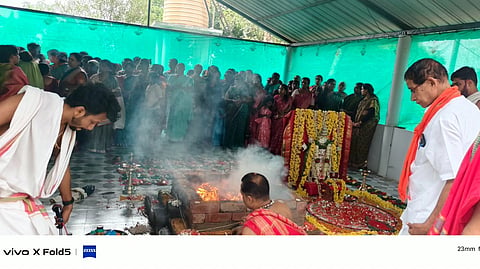 ಕೂಡಿಗೆ ಗ್ರಾಮ ಪಂಚಾಯತಿ ವ್ಯಾಪ್ತಿಯ ಹುದುಗೂರು ಗ್ರಾಮದ ಶ್ರೀ ಉಮಾಮಹೇಶ್ವರ ದೇವಾಲಯದ ಆವರಣದಲ್ಲಿ ಚಂಡಿಕಾ ಹೋಮ ಸೇರಿದಂತೆ ವಿವಿಧ ಧಾರ್ಮಿಕ ಪೂಜಾ ಕೈಂಕರ್ಯಗಳು ನಡೆದವು.