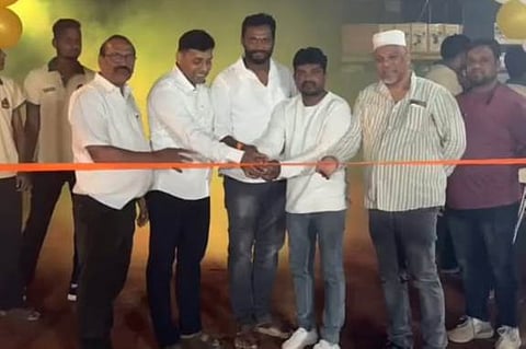 ಬಾಳೆಹೊನ್ನೂರಿನಲ್ಲಿ ಆಯೋಜಿಸಿದ್ದ ಕಬಡ್ಡಿ ಪಂದ್ಯಾವಳಿಯನ್ನು ಡಾ.ನವೀನ್ ಲಾಯ್ಡ ಮಿಸ್ಕಿತ್ ಉದ್ಘಾಟಿಸಿದರು. ಇಬ್ರಾಹಿಂ ಶಾಫಿ, ಪ್ರದೀಪ್ ಕಿಚ್ಚಬ್ಬಿ, ರಾಜ್, ಜಮೀರ್, ಯೋಗೇಶ್ ಇದ್ದರು.