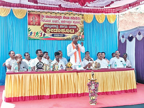 ಕರ್ಕೇಶ್ವರ ಕೈಮರದಲ್ಲಿ ಆಯೋಜಿಸಿದ್ದ ದಸರಾ ಕ್ರೀಡಾಕೂಟದಲ್ಲಿ ಸಂಸದ ಕೋಟ ಶ್ರೀನಿವಾಸ ಪೂಜಾರಿ ಮಾತನಾಡಿದರು. ಡಿ.ಎನ್.ಜೀವರಾಜ್, ನಾಗರಾಜ್ ವಾಲ್ಮೀಕಿ, ಎಸ್.ಪ್ರಕಾಶ್, ರಾಜೇಶ್ ಕೇಶವತ್ತಿ ಇದ್ದರು.