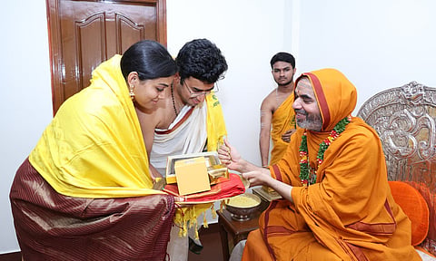 Shri Raghaveshwara Bharati Swamiji blessed the couple, MP Tejasvi Surya and Shivashree, at the concluding ceremony of the 'Navaratra Namasya' event.