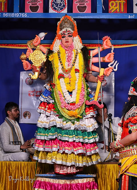 ಅಷ್ಟಭುಜೆ ಶ್ರೀ ದೇವಿಯ ಪಾತ್ರದಲ್ಲಿ ಅರ್ಷಿಯಾ ಖಾನ್ ಪ್ರೇಕ್ಷಕರ ಗಮನ ಸೆಳೆದರು.