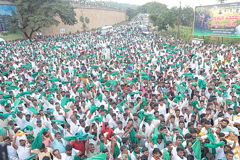 Farmers, sugar factories meet at Suvarna Vidhana Soudha