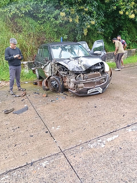 ಅಪಘಾತಕ್ಕೀಡಾದ ಕಾರು.
