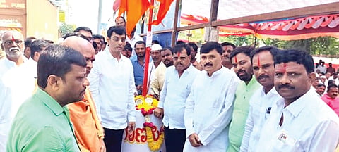 ಚಡಚಣದ ಬಸ್ ನಿಲ್ದಾಣದ ಬಳಿ ನೂತನವಾಗಿ ನಿರ್ಮಿಸಲಾದ ಗಾಣಸಿರಿ ವೃತ್ತವನ್ನು ವಿಧಾನ ಪರಿಷತ್ ಸದಸ್ಯ ಸುನೀಲ ಪಾಟೀಲ ಉದ್ಘಾಟಿಸಿದರು. ವಿಠ್ಠಲ ಕಟಕಧೋಂಡ, ಮಲ್ಲಿಕಾರ್ಜುನ ಲೋಣಿ, ಗಿರಿಜಾನಂದ ಸ್ವಾಮೀಜಿ, ಶರಣಾನಂದ ಸ್ವಾಮೀಜಿ, ಚಿದಾನಂದ ದೇವರು ಇತರರಿದ್ದರು.