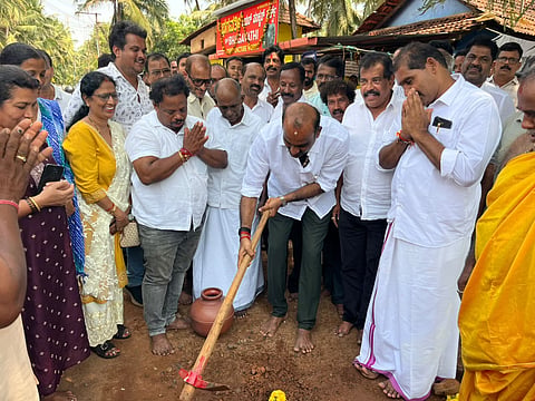 ಬಂಕೇರಕಟ್ಟ ಸೇತುವೆ ಕಾಮಗಾರಿಗೆ ಯಶ್ಪಾಲ್ ಸುವರ್ಣ ಗುದ್ದಲಿಪೂಜೆ ನೆರವೇರಿಸಿದರು. ಪ್ರಭಾಕರ ಪೂಜಾರಿ, ನಾರಾಯಣ ಕರ್ಕೇರ, ಬಾಲಕೃಷ್ಣ ಶೆಟ್ಟಿ, ವಿಜಯ ಕೊಡವೂರು, ದಯಾನಂದ ಸುವರ್ಣ, ರಾಮಚಂದ್ರ ಕುಂದರ್, ಶಿವಕುಮಾರ ಅಂಬಲಪಾಡಿ ಇತರರಿದ್ದರು.