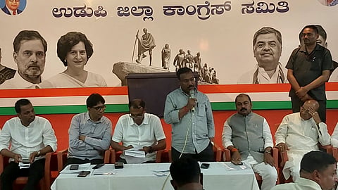 ಉಡುಪಿಯಲ್ಲಿ ಆಯೋಜಿಸಿದ್ದ ಕಾಂಗ್ರೆಸ್ ಪದಾಧಿಕಾರಿಗಳ ಸಭೆಯಲ್ಲಿ ಕಮಲೇಶ ಪಟೇಲ ಮಾತನಾಡಿದರು. ಮಂಜುನಾಥ ಭಂಡಾರಿ, ಕಿಶನ್ ಹೆಗ್ಡೆ ಕೊಳ್ಕೆಬೈಲು, ಗೋಪಾಲ ಪೂಜಾರಿ, ವೆಂಕಟೇಶ, ಪ್ರಸಾದರಾಜ ಕಾಂಚನ್ ಇತರರಿದ್ದರು.