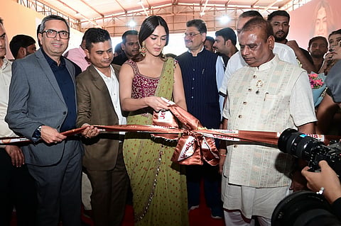 Actress Mrunal Thakur inaugurated the 'Jewels of India' exhibition held at the Palace Grounds. Organizer Deepak Mehta and others were present.