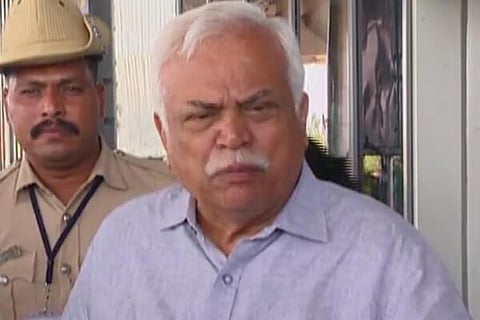 R V Deshapandey