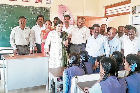 ಜಿಲ್ಲಾಧಿಕಾರಿಗಳು ಶಾಲಾ ಮಕ್ಕಳಿಂದ ಮಾಹಿತಿ ಪಡೆದರು