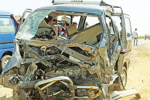 13 Nela ph 01 Accident Ecco Car