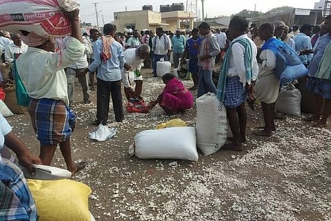 garlic growers protest ranebennur 1 MAR 20 3