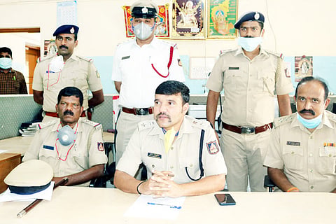 28 Nela ph 02 press Meet