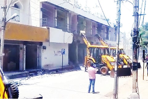 140720 Hosapete Road Side buildings Demalish