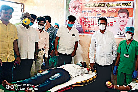 18blh6 ರಕ್ತದಾನ ಶಿಬಿರ ಡಾವಿಆಯ್ ಪಾಟೀಲ-Web