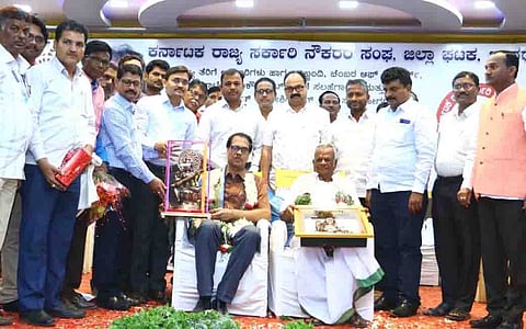 Govt Employees Sanman-prabhakar kulkarni-1