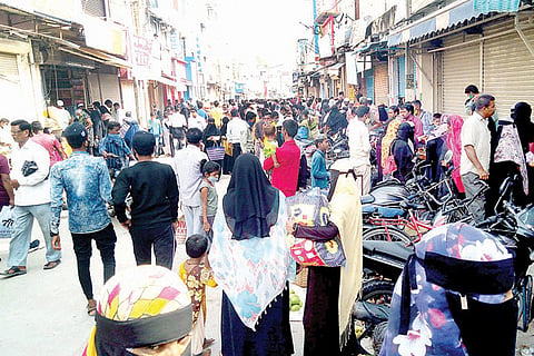 Raichur Lockdown market Social Distrance