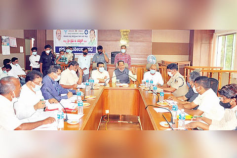 01092021 Koppal Minister prabhu chuhan meeting