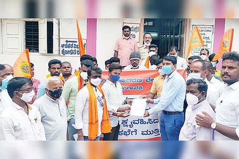 1309 Gangavati Hindhu Jagarana Vedike Protest