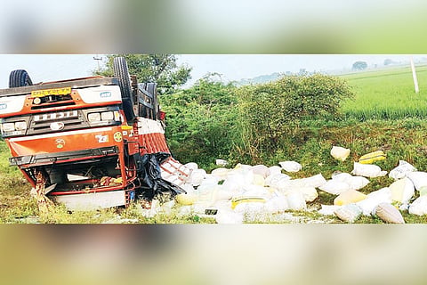 Manvi Illigel Ration Rice Lorry palti