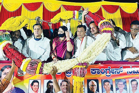 171121 Anegundi Congress walk towards village