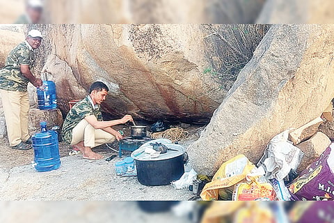 110122 Forest staff stationed at Niramanvi Hill for leopard capture