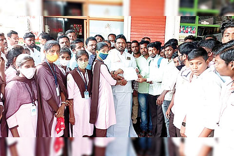 170122 Karatagi Old Students Appeal to MLA Dadesuguru
