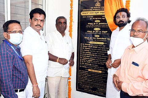 040222 Polyclinic Building inaugurated by Minister B. Sriramulu at Bellary