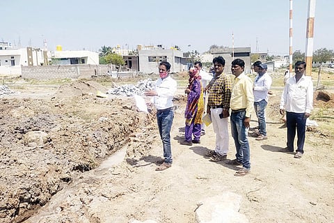 080322 Mudgal Public Place Visit