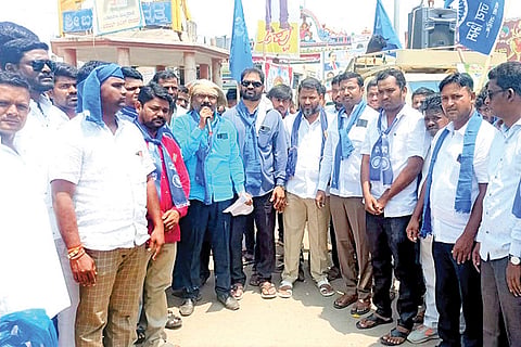 160422 Kushtagi Ambadker, Karave Union Protest