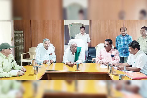 020522 Meeting of Agriculture and APMC Officers at Gangawati APMC