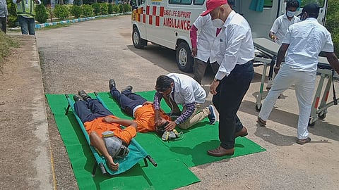 ಅಣುಕು ಪ್ರದರ್ಶನ 1