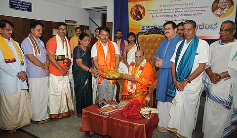 sugunendra theertha swamiji